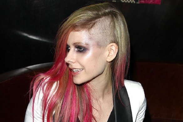 Avril Lavigne looking like a heroine addict